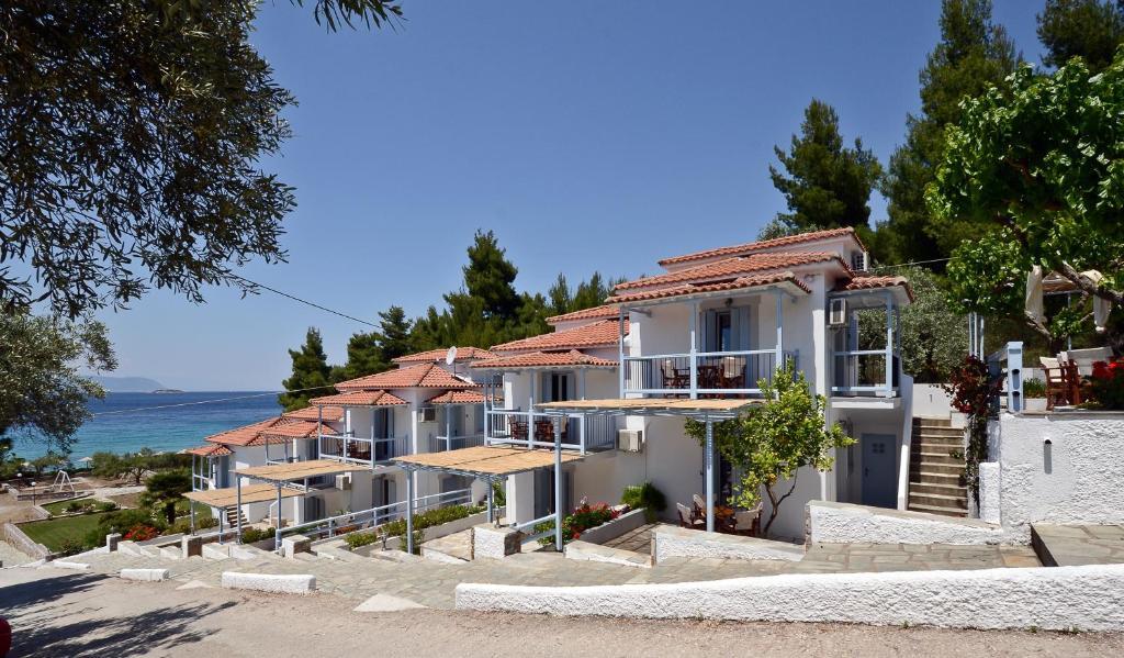 Milia Beach Apartments Paralia Milia Екстериор снимка